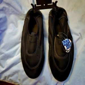 Men's Aqua Socks/Water shoes size L (10-11)